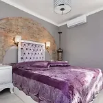 Galatolia Kapselhotel *