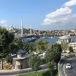 Galatolia Kapselhotel *