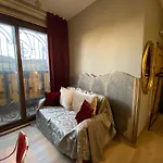 Galatolia Kapselhotel *