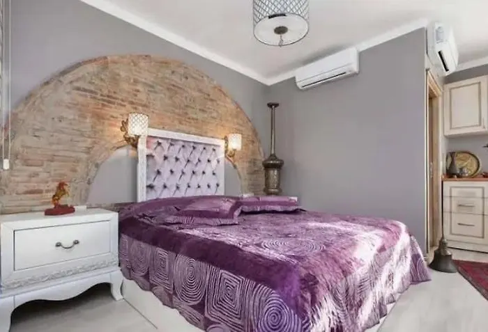 Galatolia Kapselhotel *