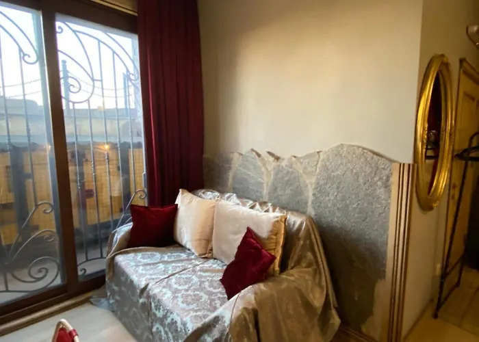 Galatolia Kapselhotel *